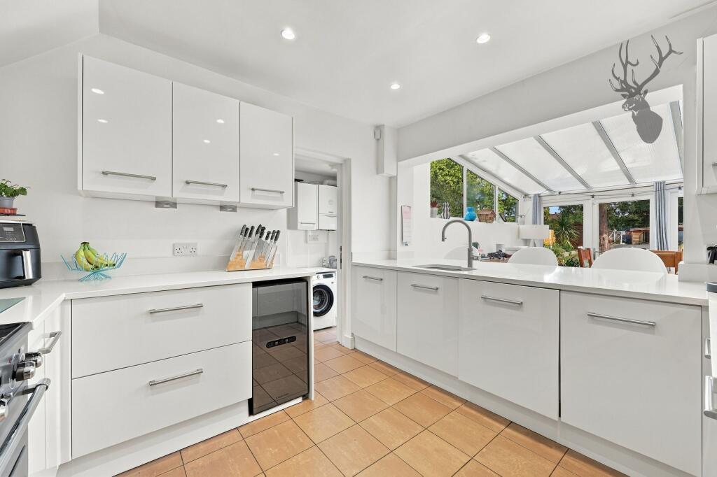 House in Epping Forest, Theydon Bois - More