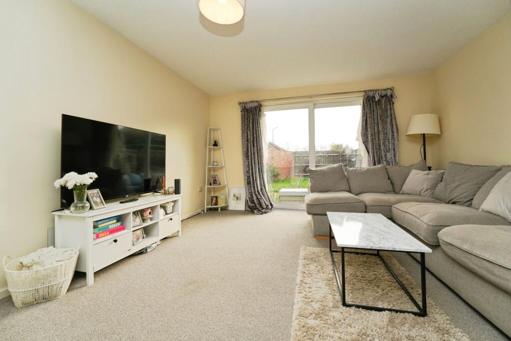St. Michaels Close, Evesham, Worcestershire, WR11 photo 4