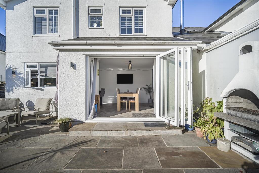 House in Barry, The Knap - More