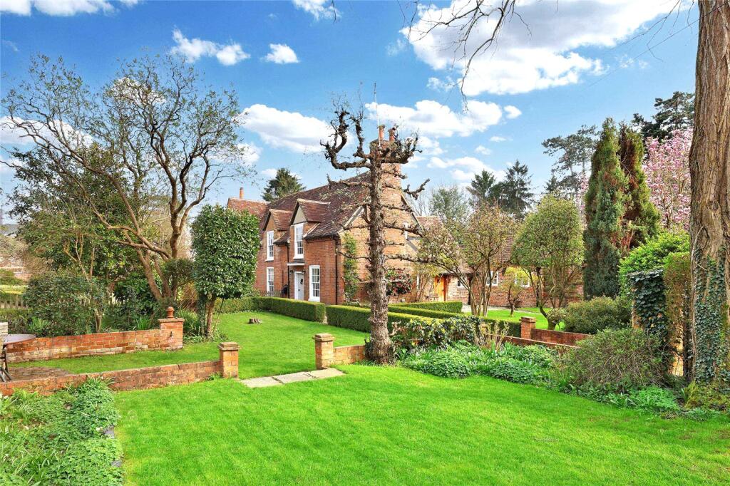 Main image of property: Britwell Gardens, Burnham, Buckinghamshire, SL1