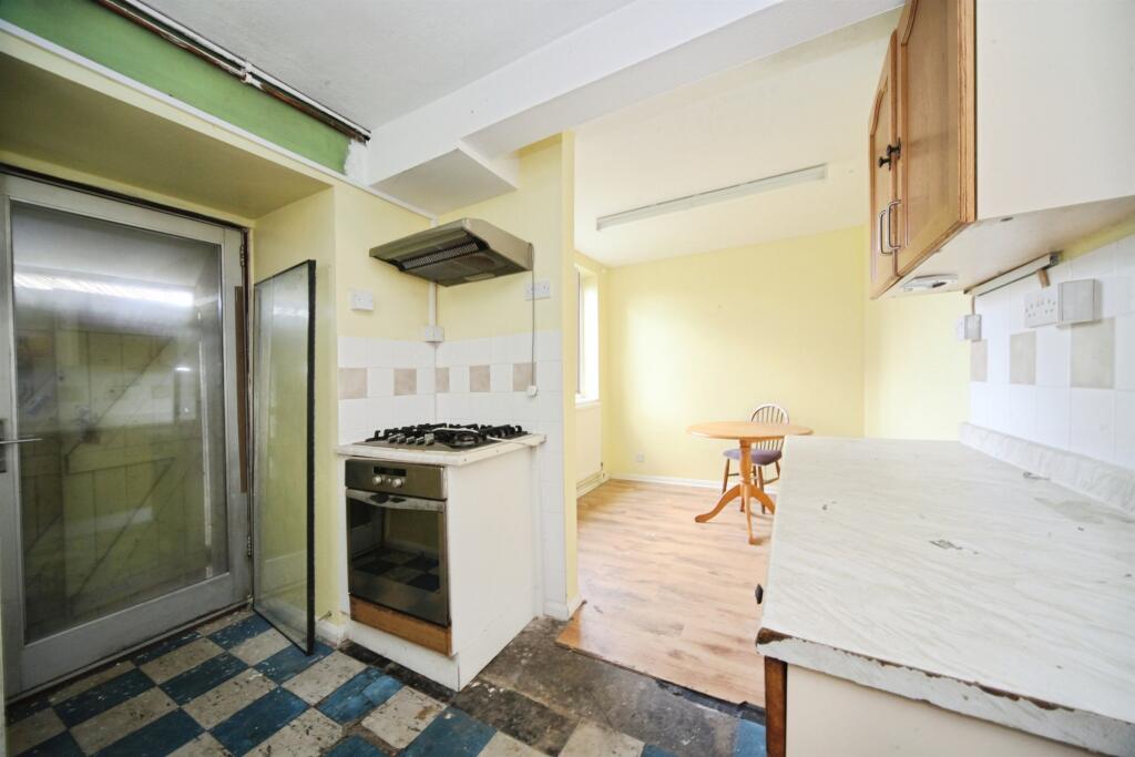 House in Houghton Regis, Central Bedfordshire - View 4