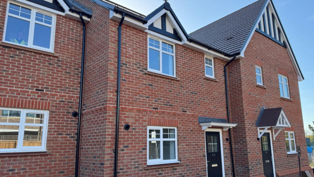 House in Binfield, Amen Corner, Temple Park - More
