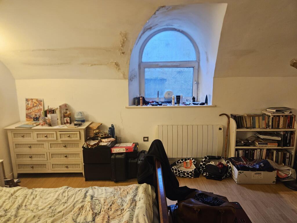 Apartment in Wakefield, St Johns, Flanshaw - More