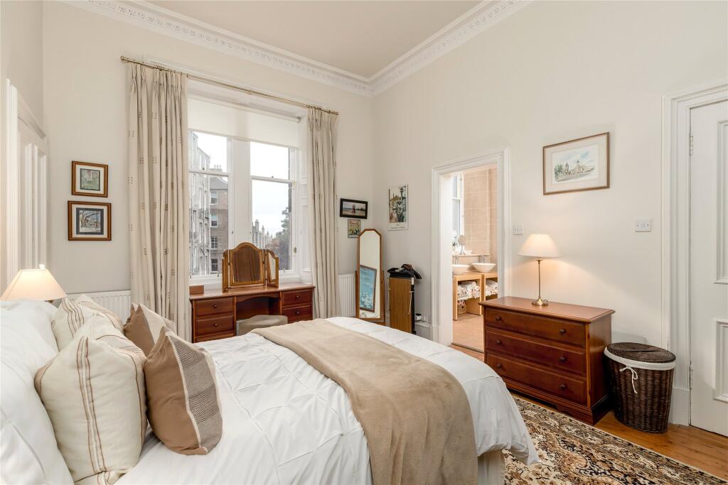 Apartment in Edinburgh - More