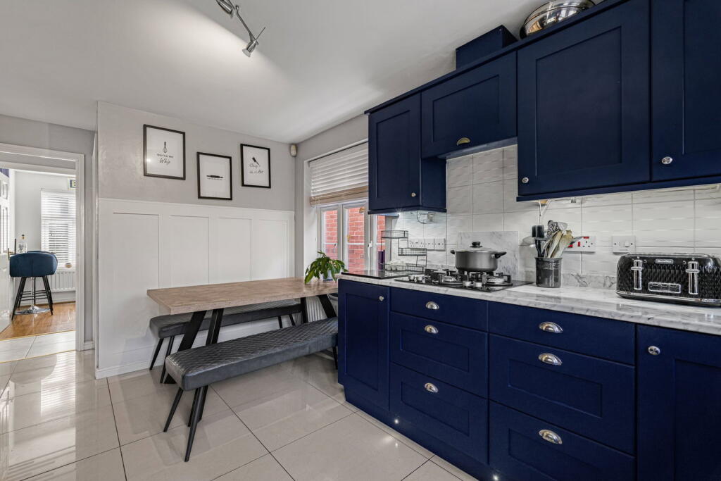 House in Gloucester - View 4