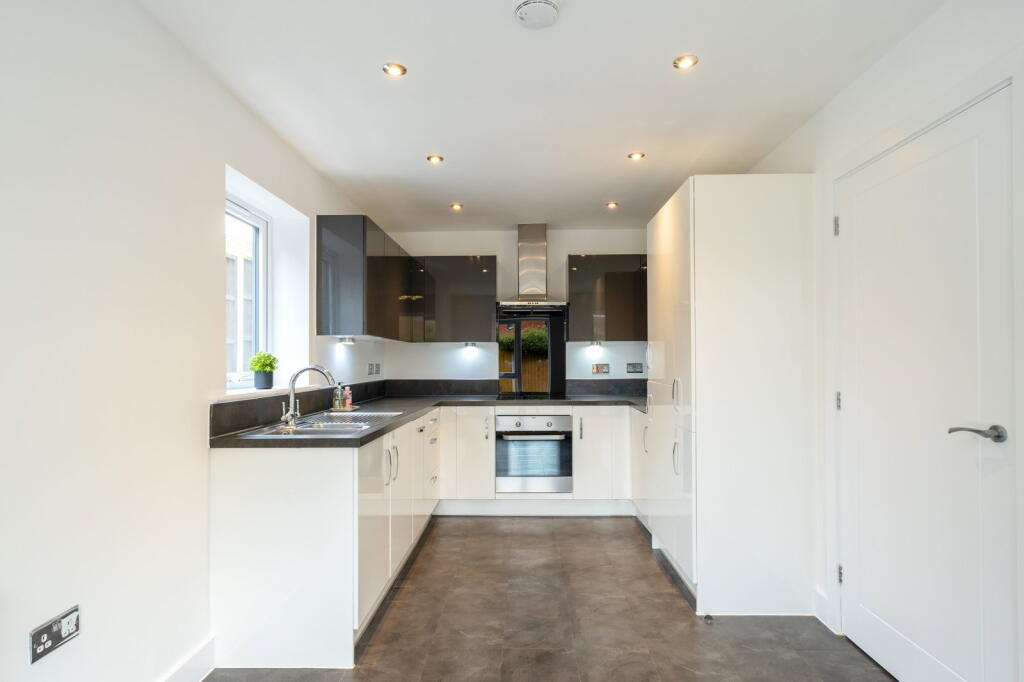House in Rushcliffe, East Leake - View 2