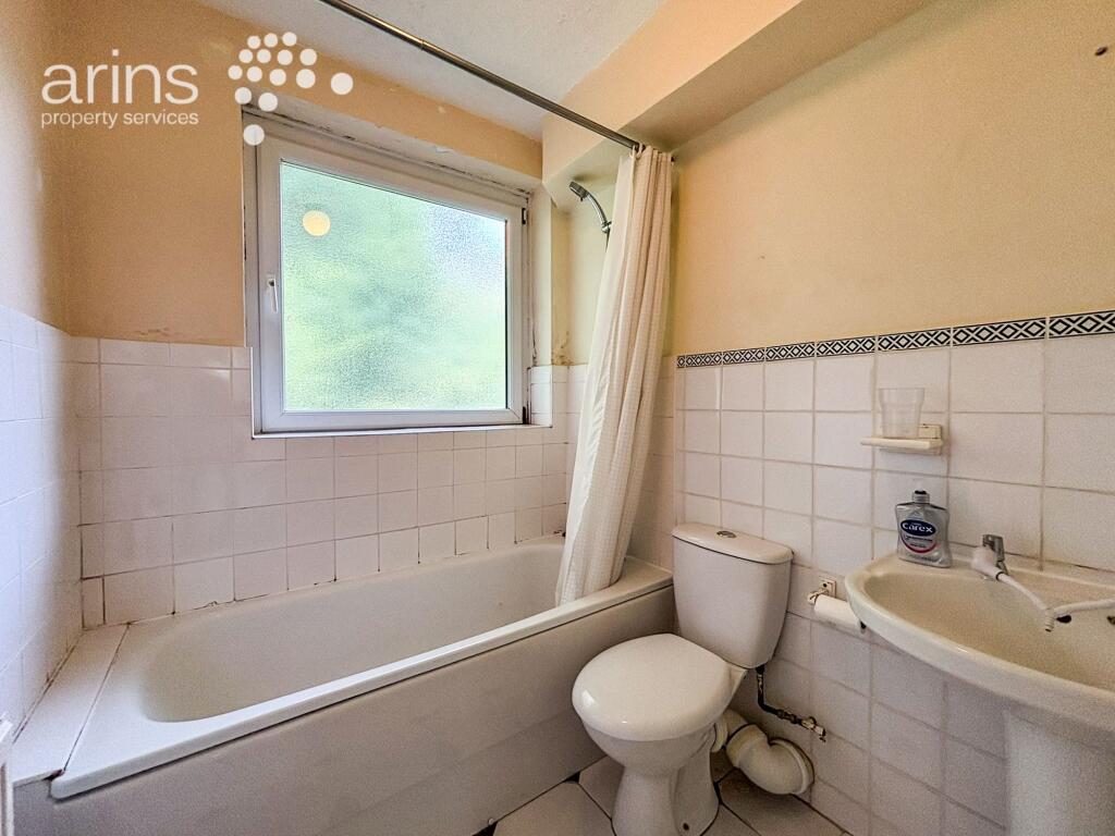Apartment in Reading - View 5