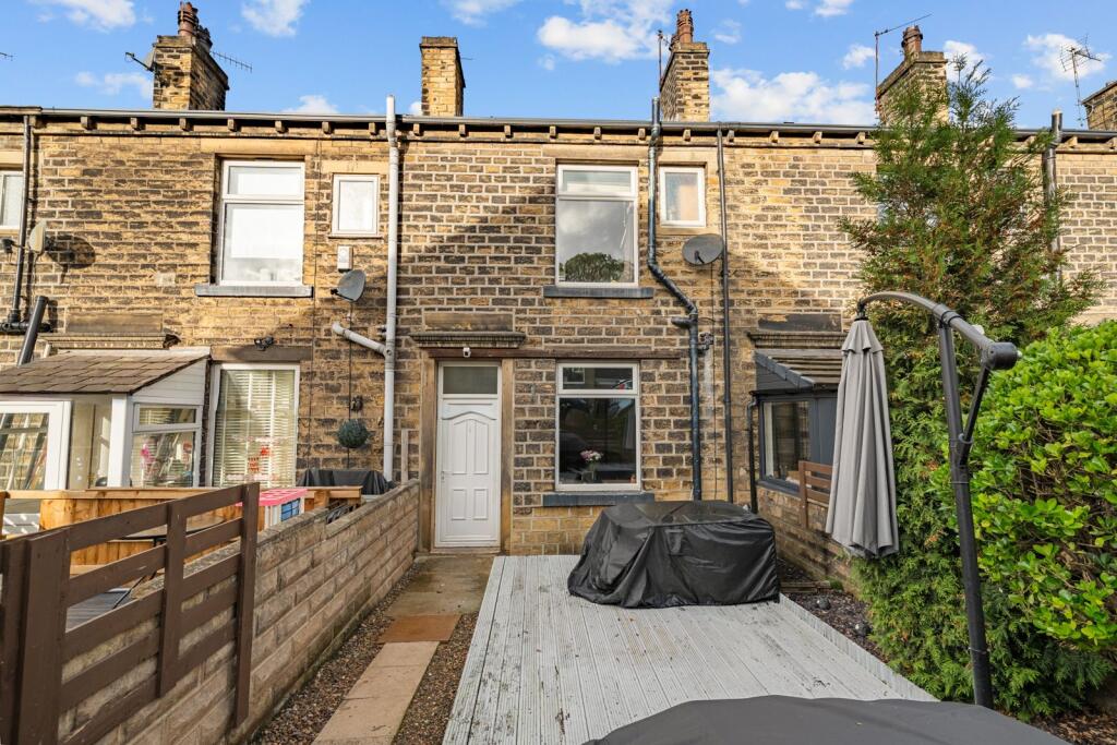 2-bed terraced on Lime Tree Avenue, Elland, HX5 9BE, £157,500