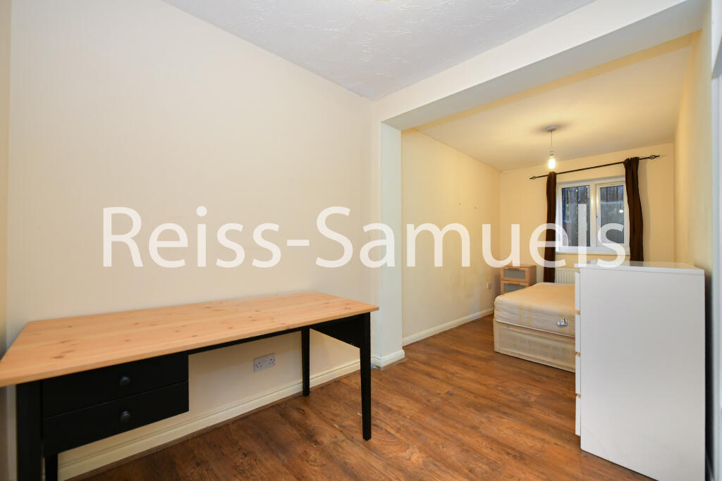 6 bedroom semi-detached house for rent