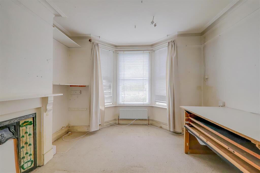 Littlehampton Road, Tarring, BN13 photo 2