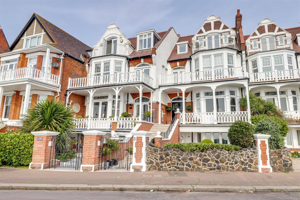 Main image of property: Flat 7 The Leas, Westcliff-On-Sea