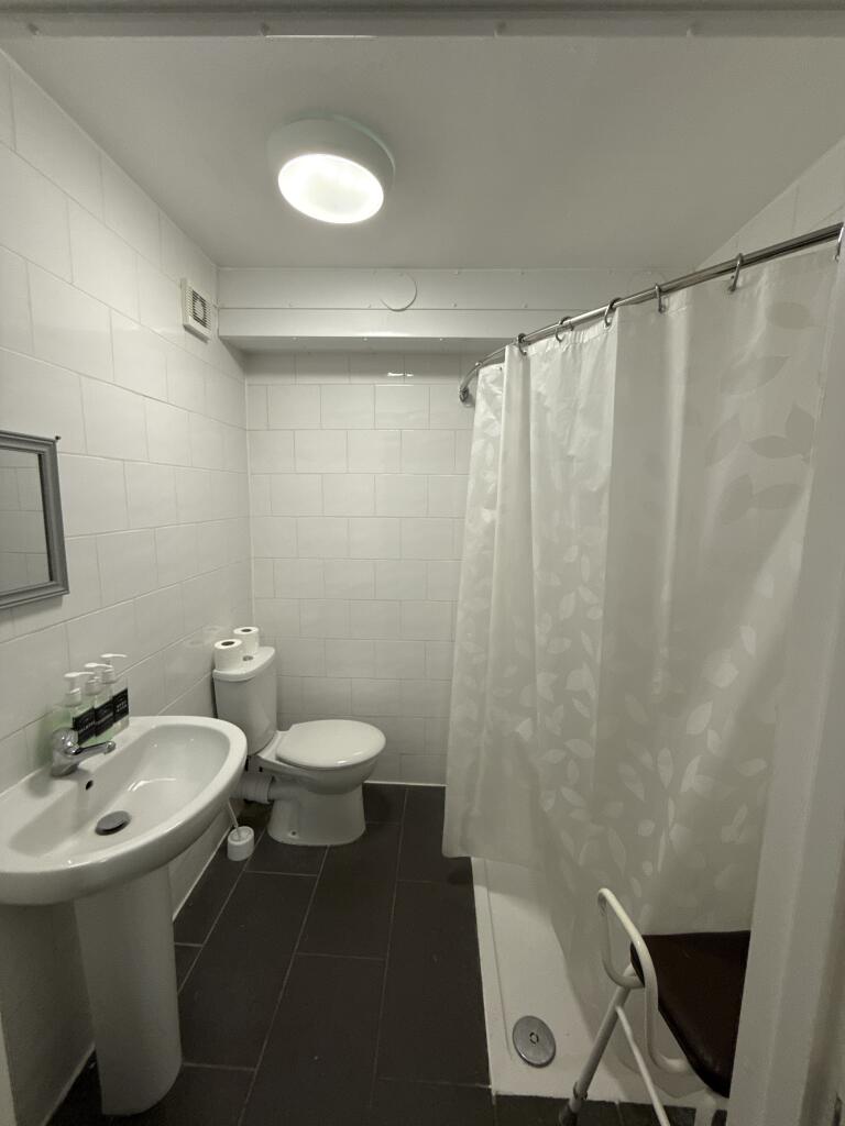 Room 214, SimplyStay Lincoln Road, Skegness, Lincolnshire, PE25 2EA - View 4