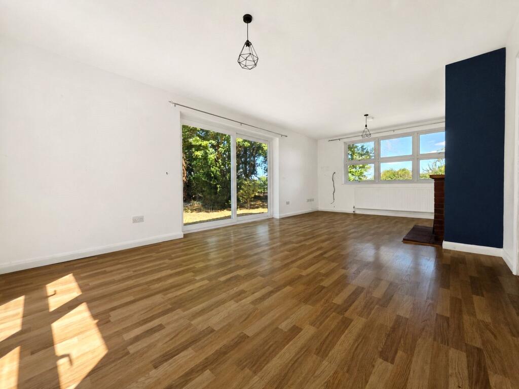 Vicarage Lane West, North Weald, Epping, CM16 photo 4