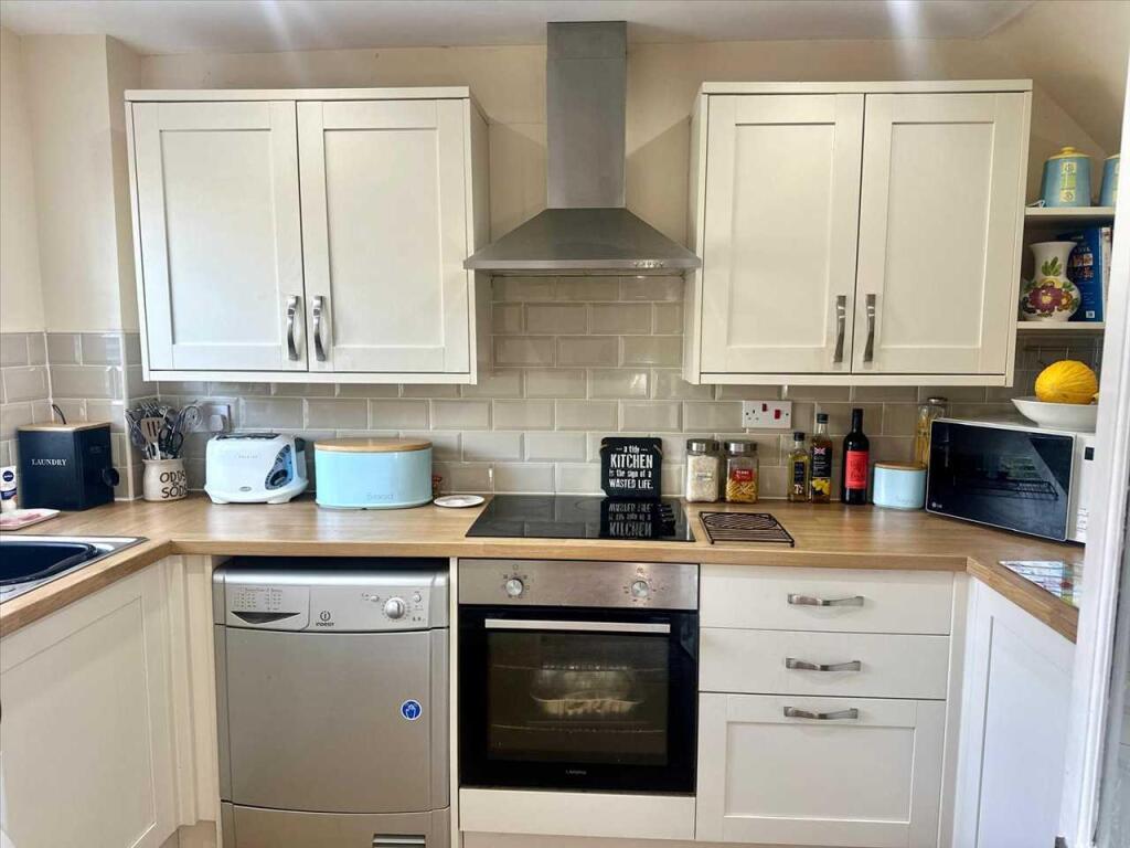 House in Beddau, Llantrisant - More