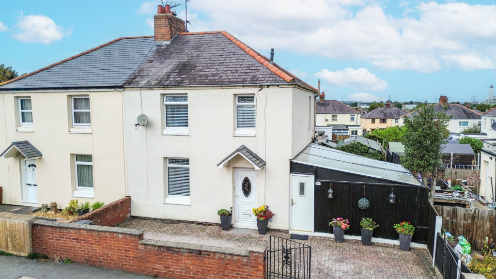 3-bed semi-detached on Bryn Road, Connah's Quay, Deeside, Flintshire, CH5 4UU, £180,000