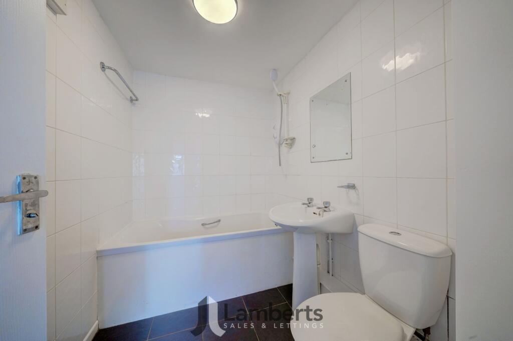Apartment in Evesham, Hampton - More