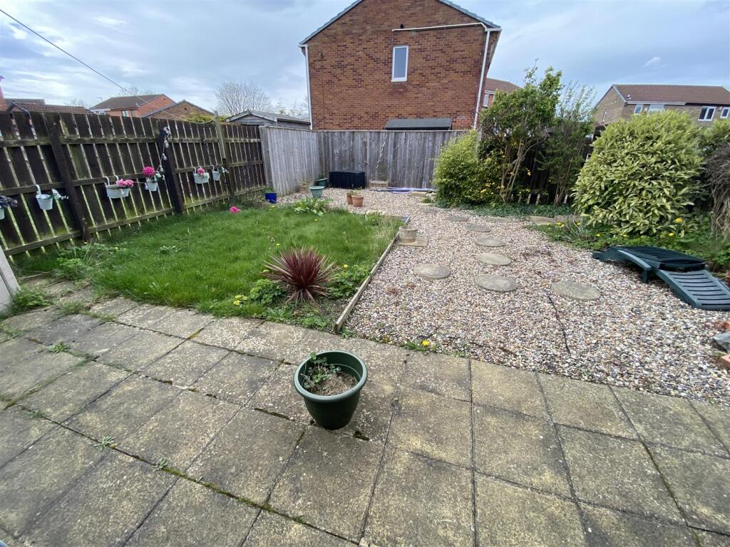 Layton Court, Woodham photo 4