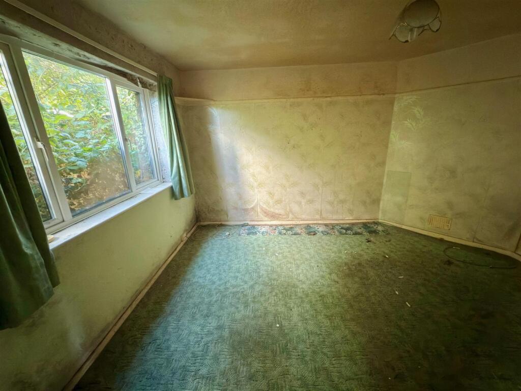 Hawthorne Road, Lowestoft, Suffolk, NR33 photo 2