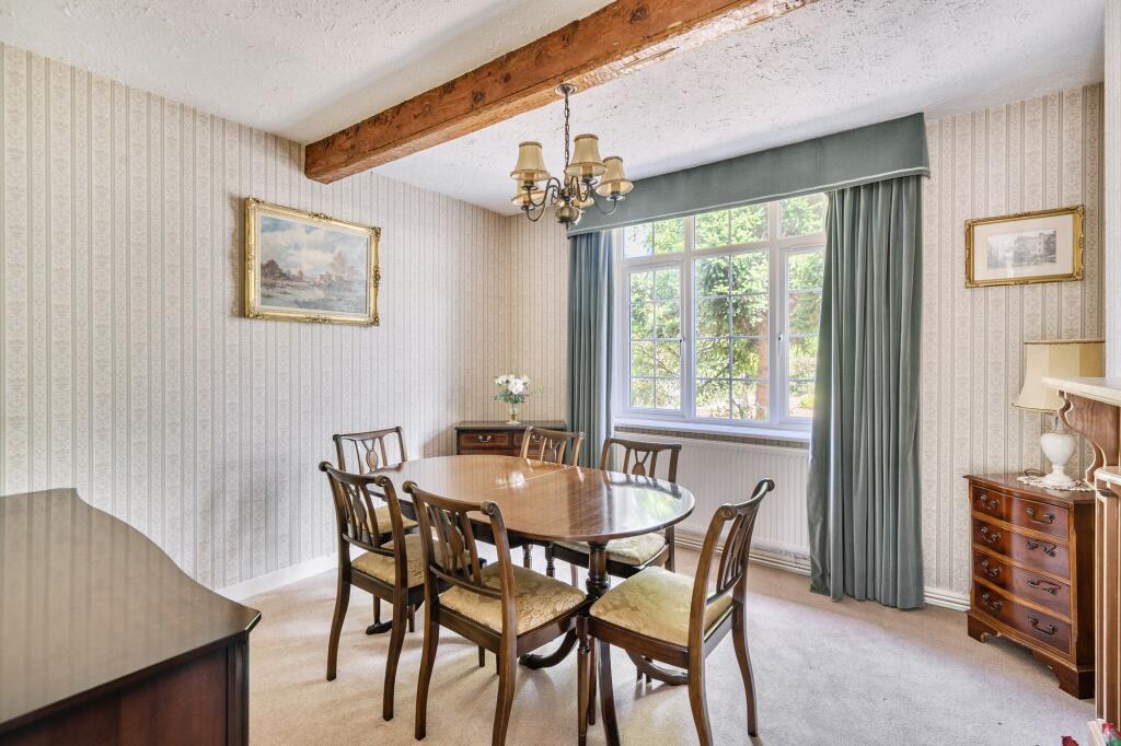 Grange Road, Leatherhead, KT22 photo 4