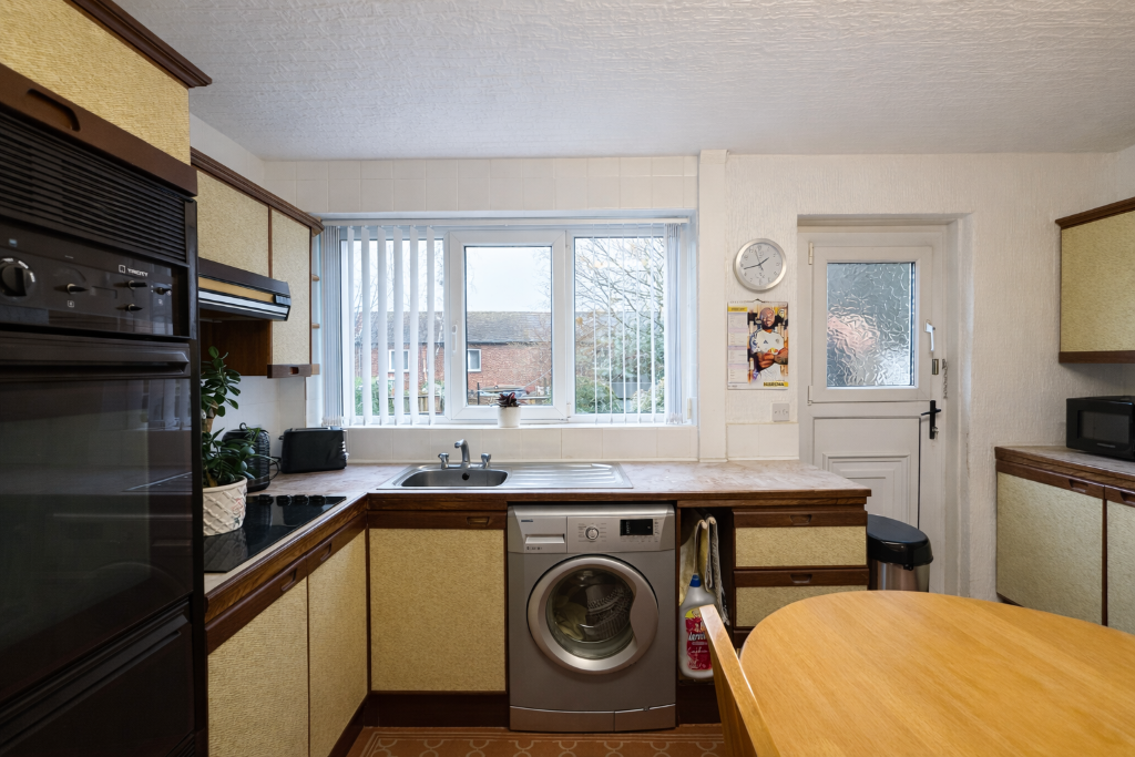 Vale Crescent, Knottingley, West Yorkshire, WF11 photo 3