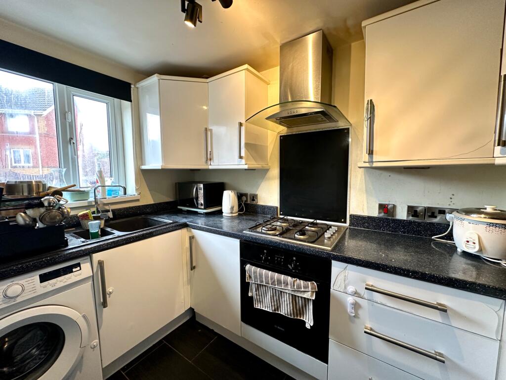 St Helens Avenue, Tipton, DY4 - View 2