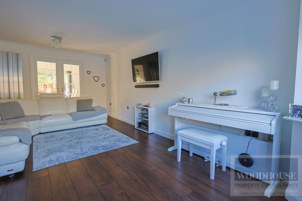 House in Broxbourne, Hertfordshire - View 4