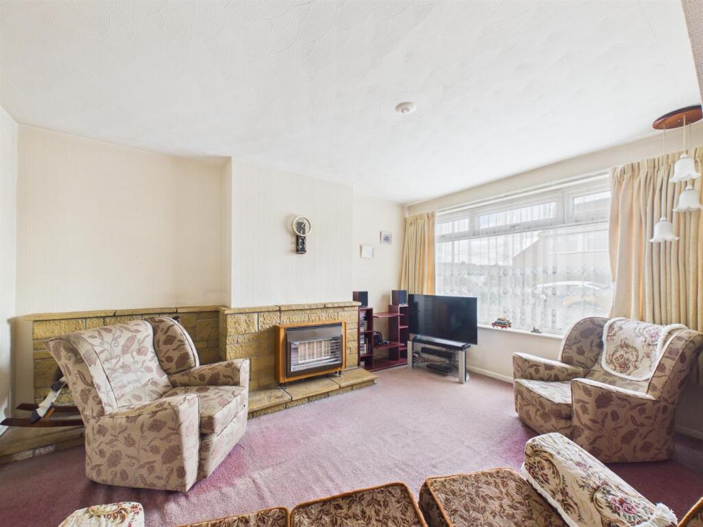 Clovelly Close, St. George, Bristol photo 3