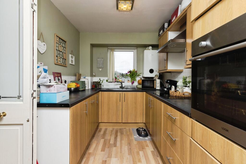 Winrose Close, Bradford, BD12 photo 4