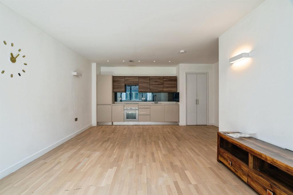 Apartment in Norwich, Norfolk - More