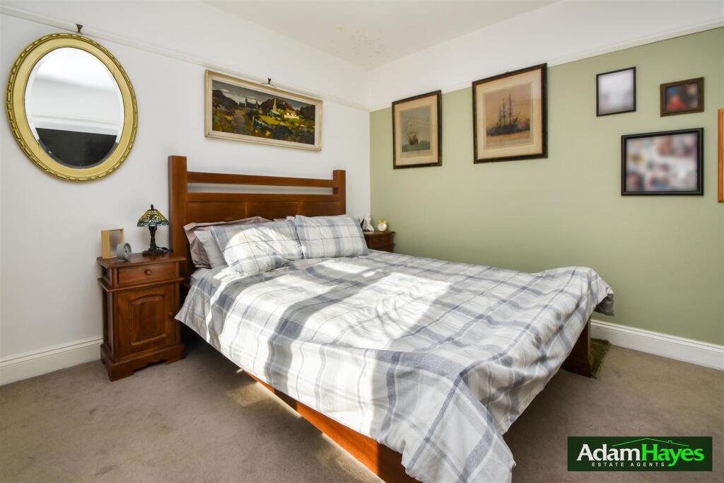 Apartment in London, Colney Hatch - View 4