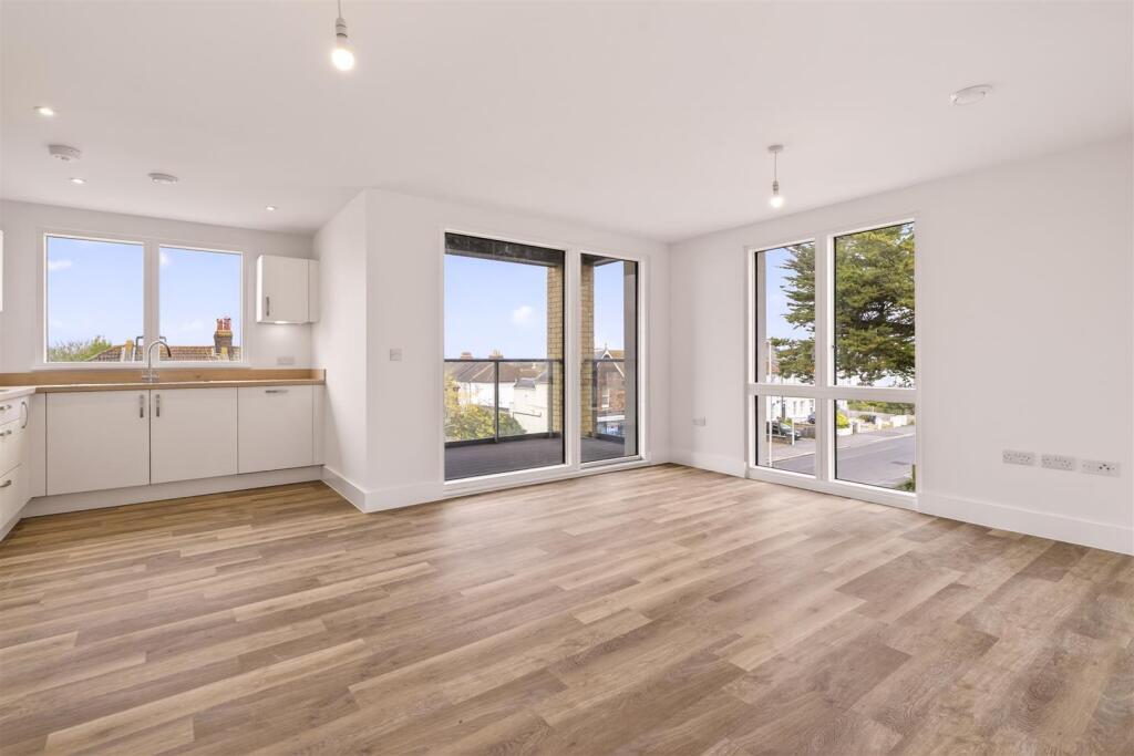 House in Worthing, West Sussex - View 3