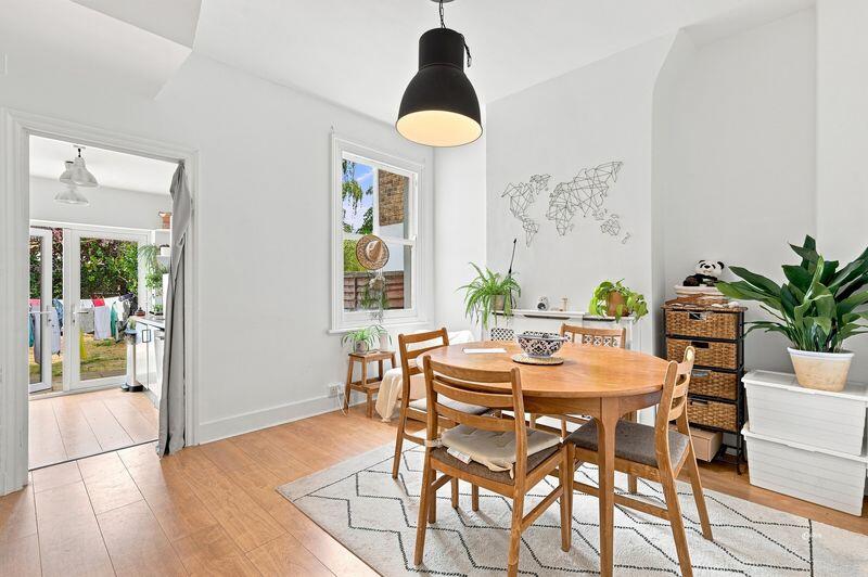 House in London, South Tottenham, West Green - More