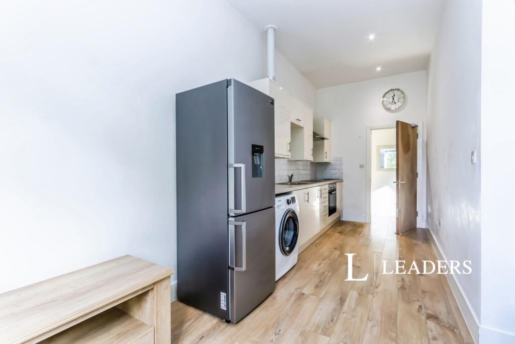 Apartment in Sevenoaks - View 5