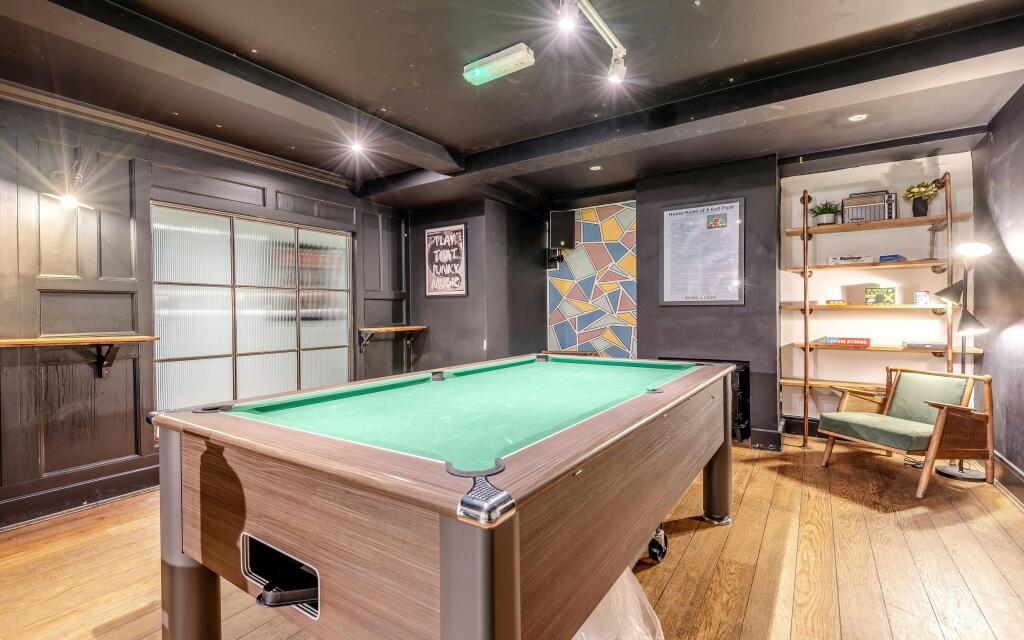 8680423-interior01.jpg