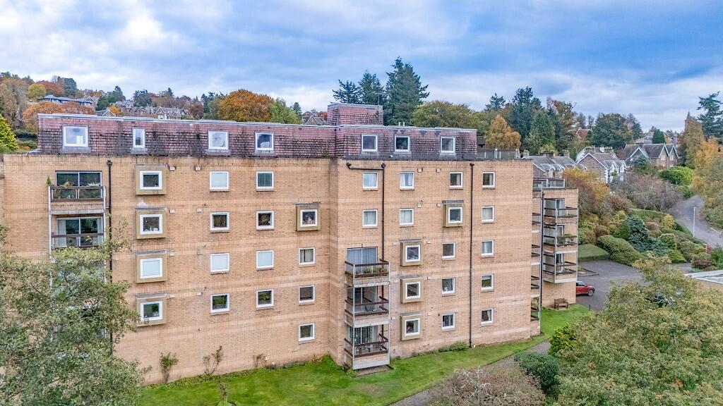 1-bed flat on 20 Park Manor, Crieff, PH7 4LJ, £100,000