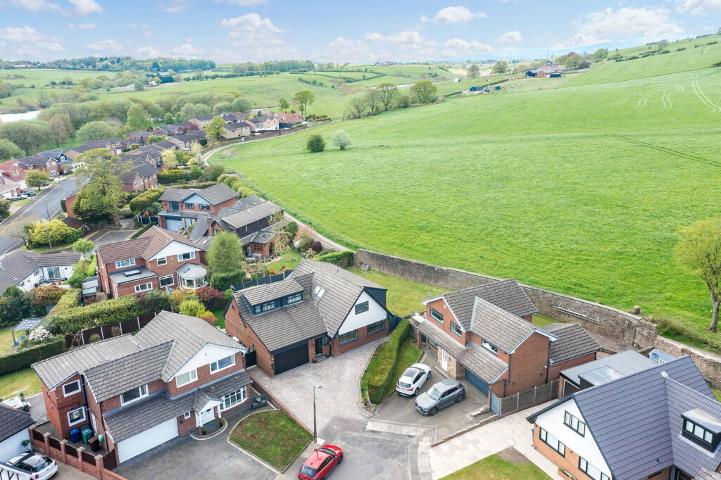Slaidburn Drive, Bury, BL8 3DG