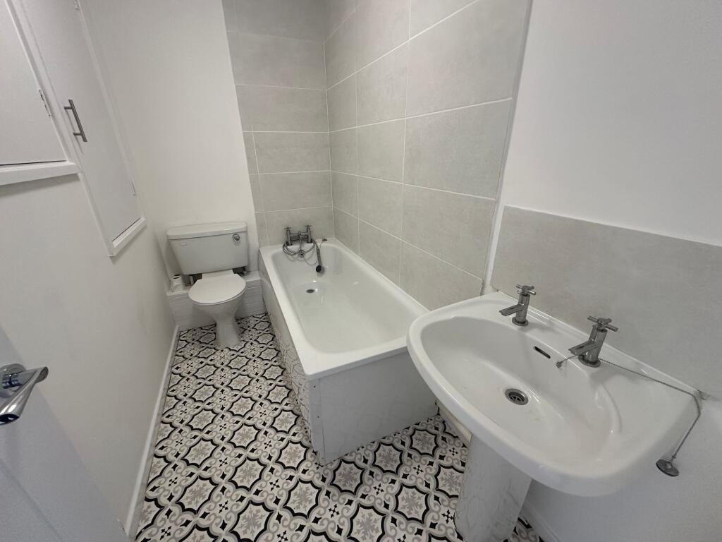 House in East Staffordshire, Stretton - More