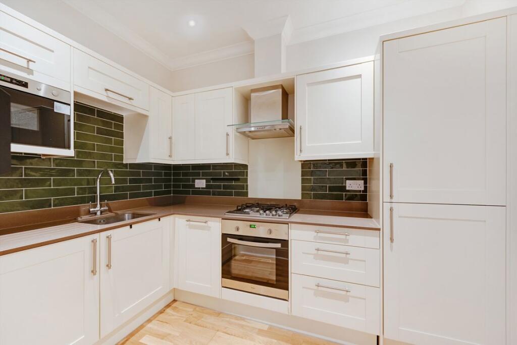 Apartment in Southall - View 3