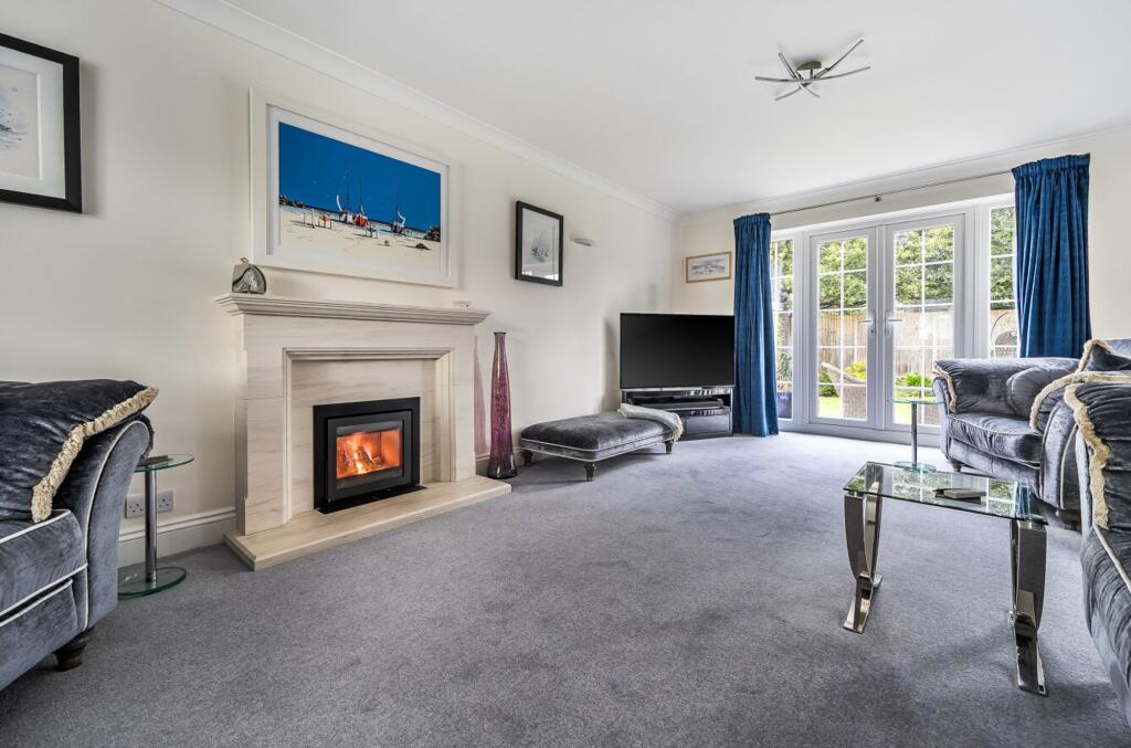 4 bed detached - The Drive, Craigweil, PO21 image 3