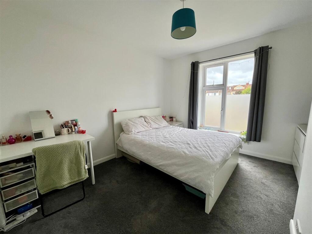 6 bedroom house for rent