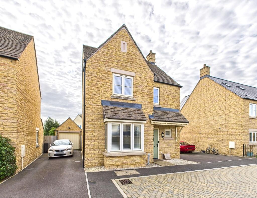 3-bed detached on Heron Close, Bourton-on-the-Water, £430,000