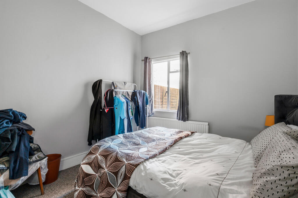 Warwick Gardens, Tottenham, Haringey, London photo 4