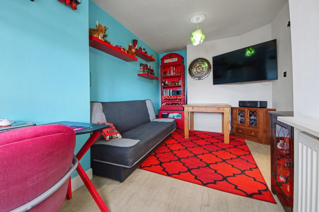 Litchfield Crescent, Midanbury, SO18 photo 2