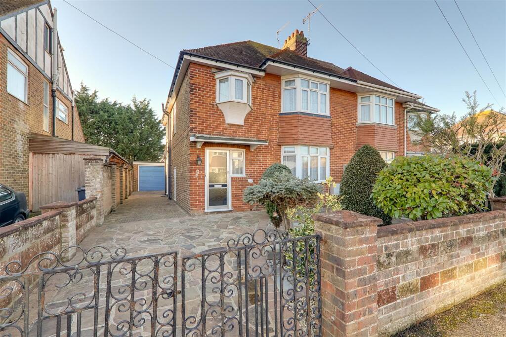 Evelyn Road, Broadwater, BN14