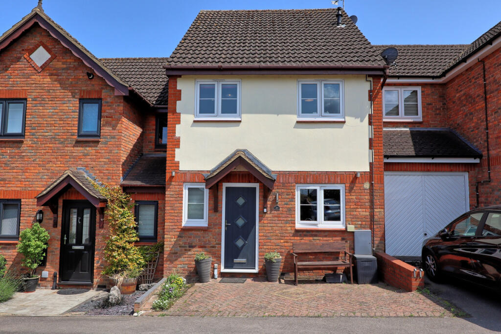 Main image of property: Tanfield Drive, Billericay, CM12 - Minutes from High St and Railway Station
