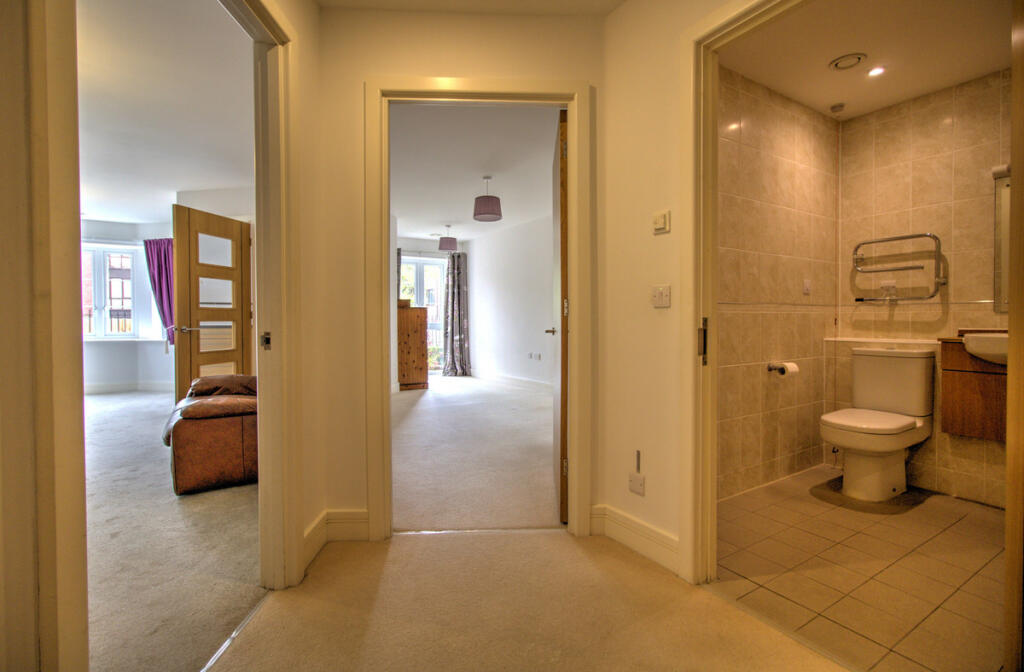 Apartment in Redhill - View 5