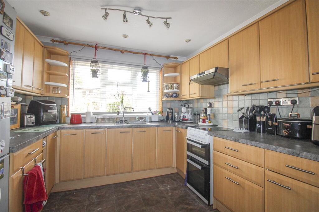 Lambrok Close, Trowbridge photo 4