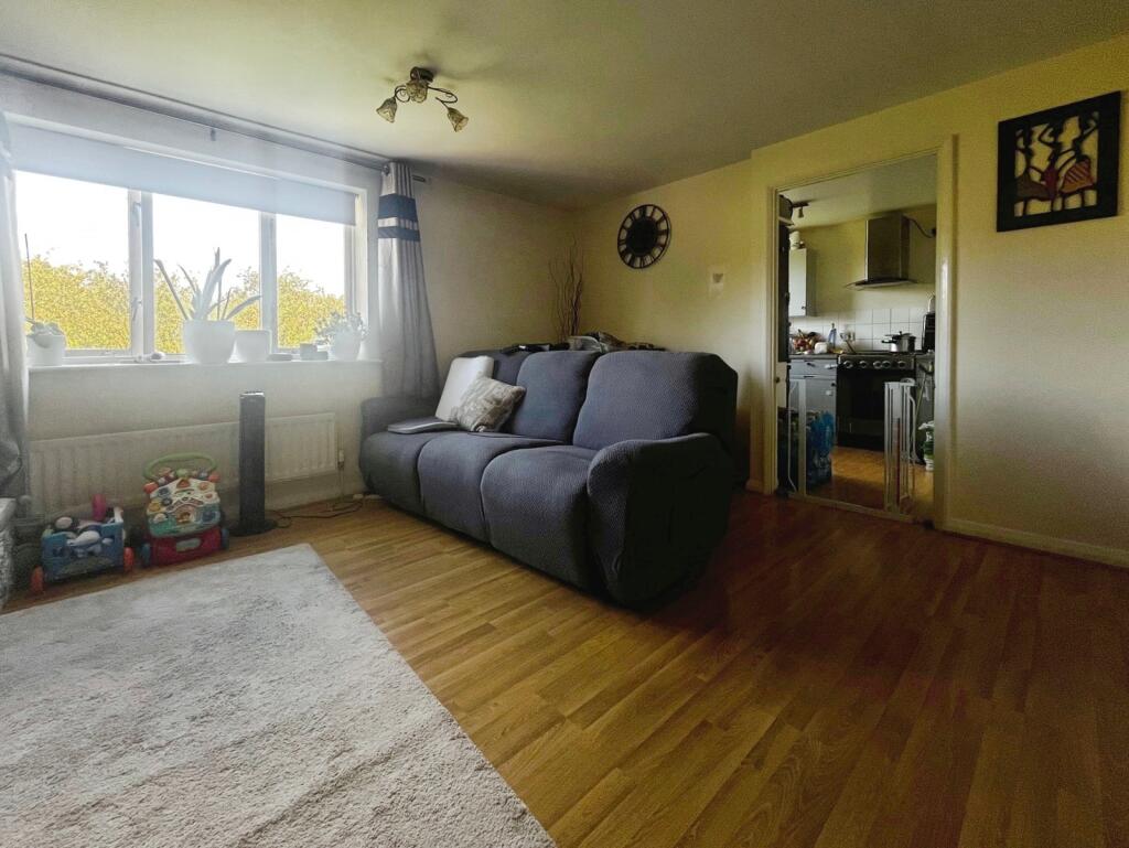 Apartment in Slough - More