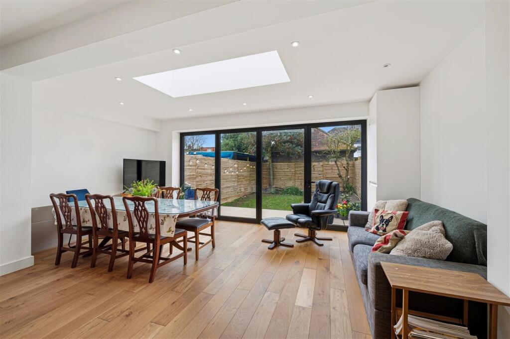 House in London, West Barnes - View 2
