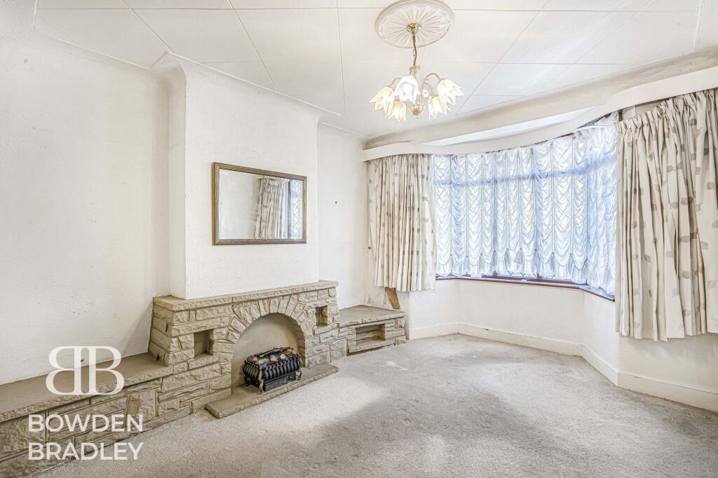 Clinton Crescent, Hainault, IG6 photo 3